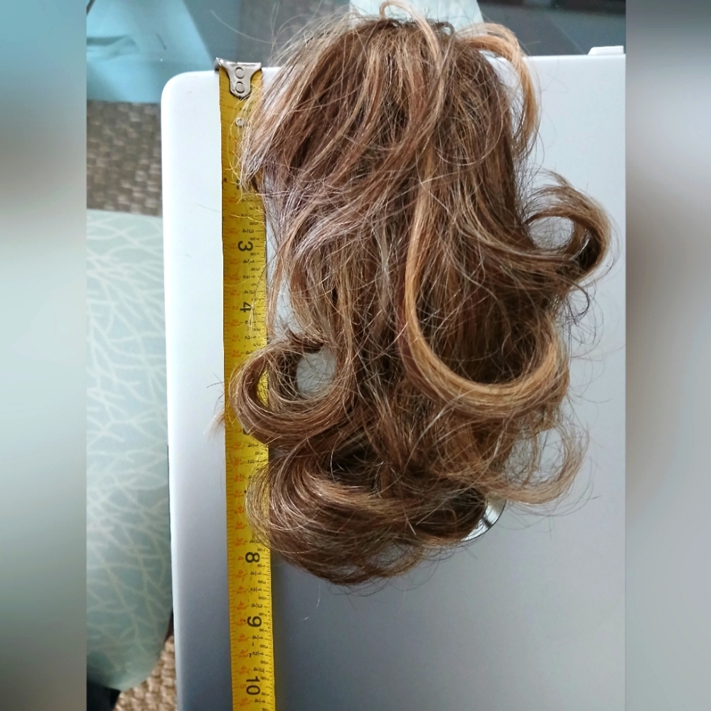 Clip-on ponytail